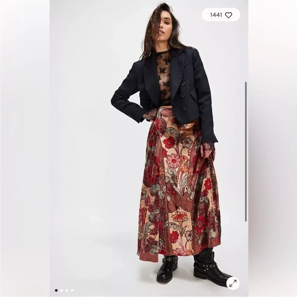 FREE PEOPLE Velvet Petals
Maxi Skirt